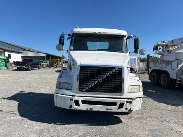 Image of Volvo VNM equipment image 1