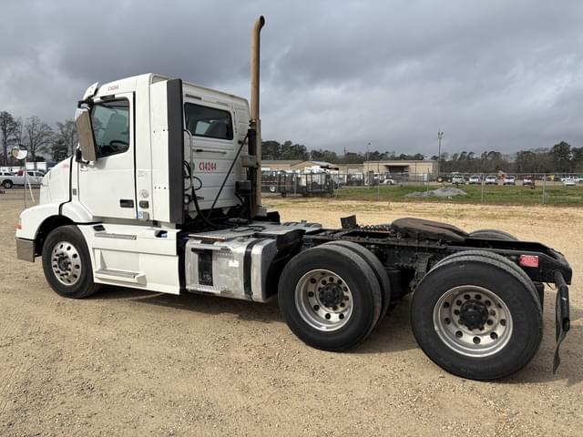 Image of Volvo VNM equipment image 2