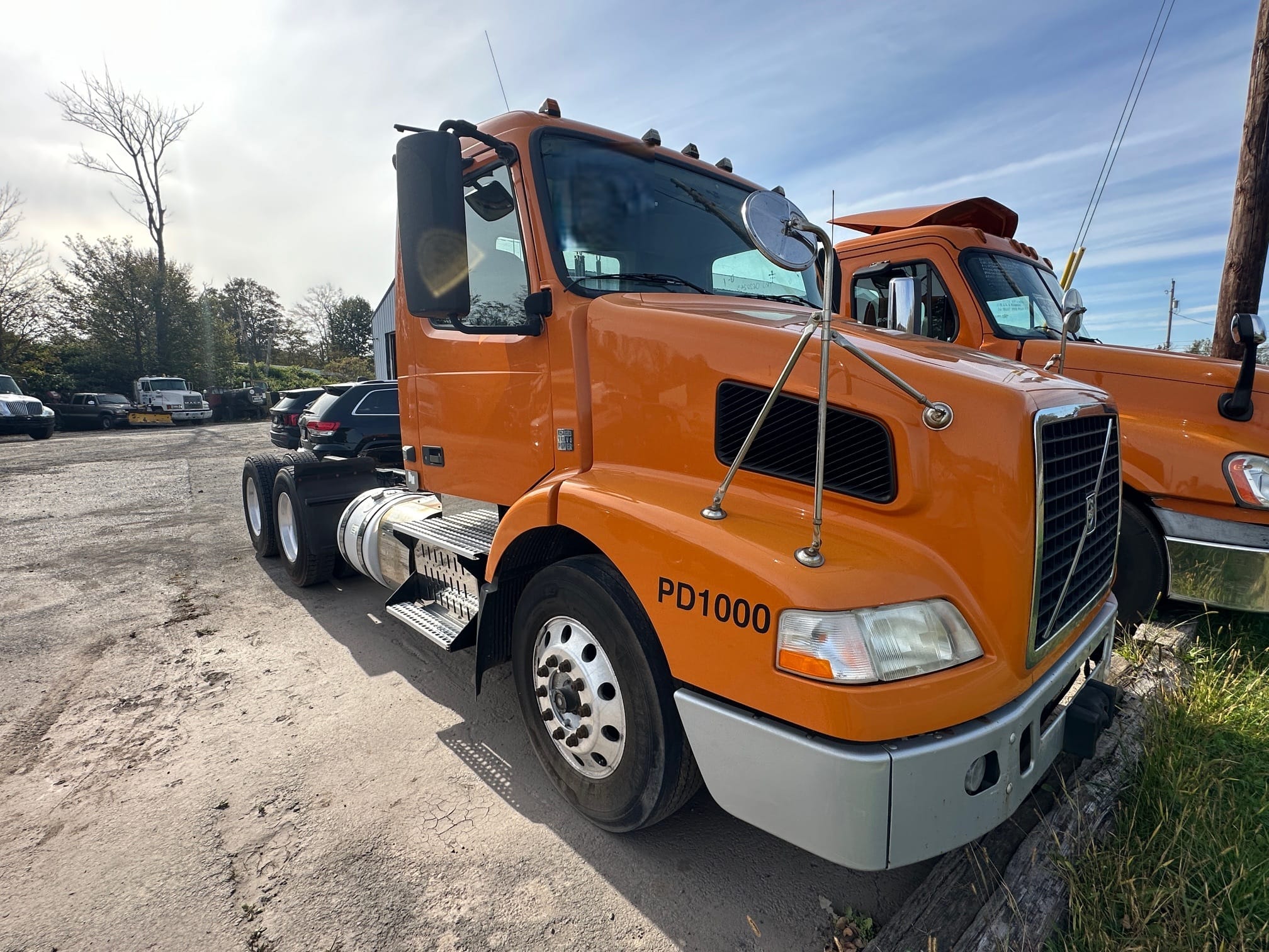 2014 Volvo VNM64T Equipment Image0