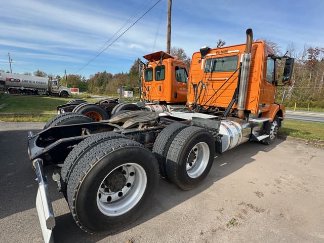 Image of Volvo VNM64T equipment image 4