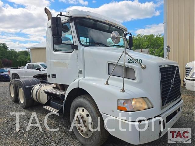 Image of Volvo VNM64T200 equipment image 3