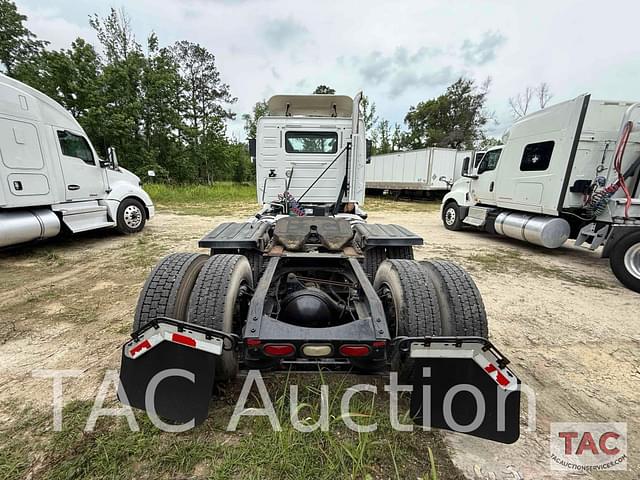 Image of Volvo VNM64T200 equipment image 3