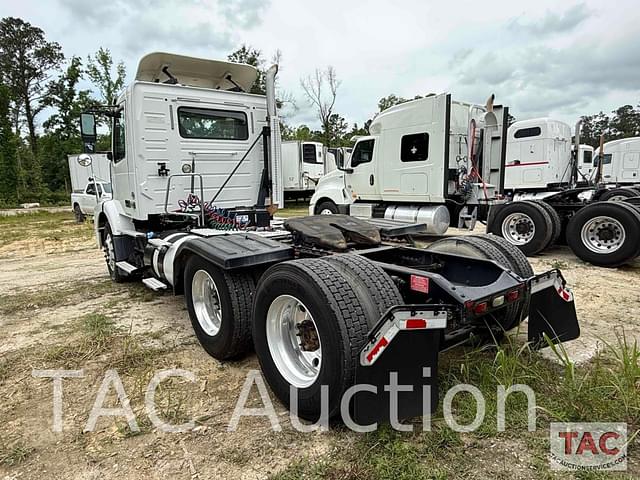 Image of Volvo VNM64T200 equipment image 2