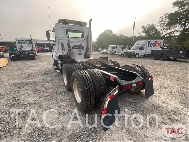 Image of Volvo VNM64T200 equipment image 2