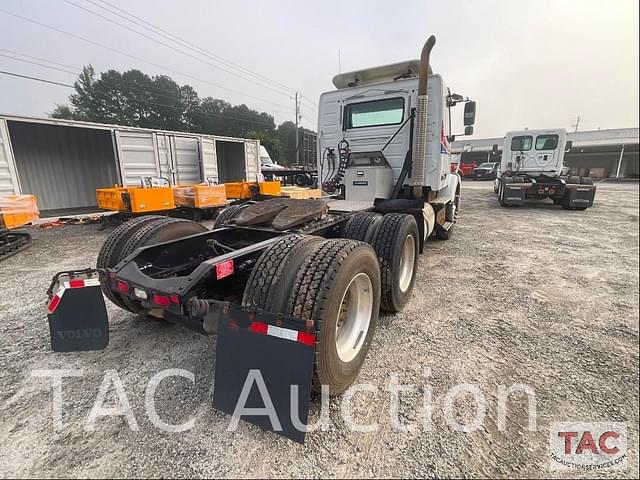Image of Volvo VNM64T200 equipment image 4