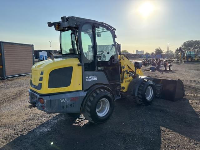 Image of Wacker Neuson WL32 equipment image 2