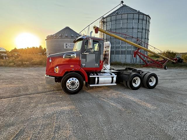 Image of Western Star 4700 equipment image 1