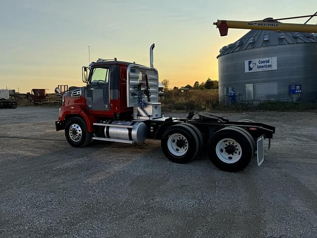 Image of Western Star 4700 equipment image 2