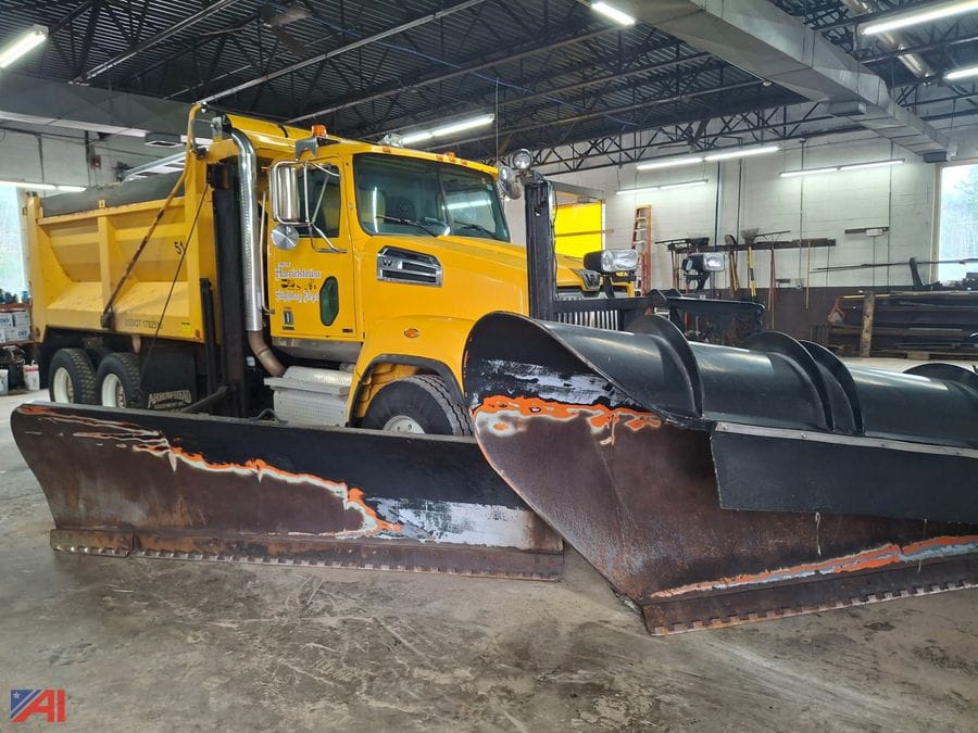 2014 Western Star 4700 Equipment Image0