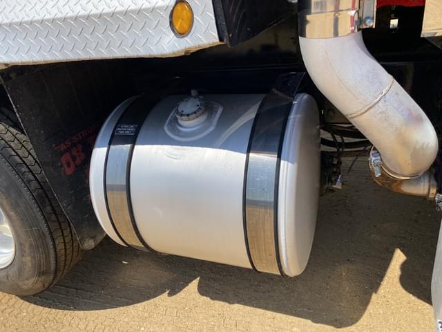 Image of Western Star 4700SF equipment image 4