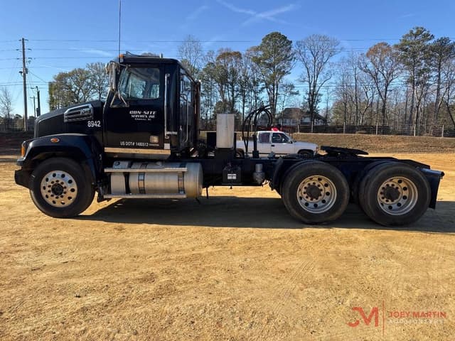 Image of Western Star 4700SF equipment image 4