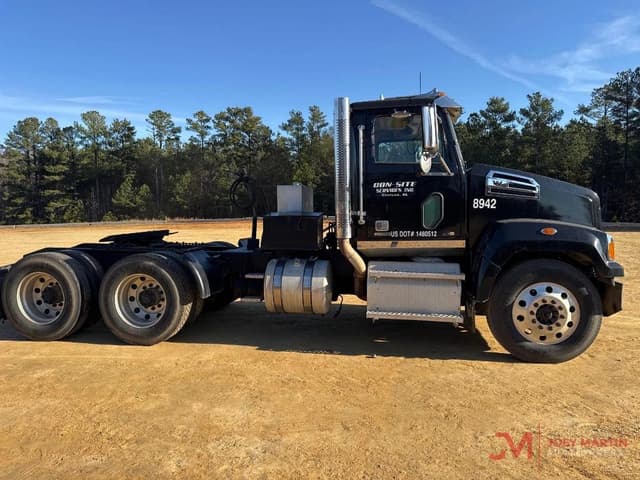 Image of Western Star 4700SF equipment image 1