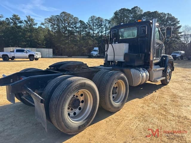 Image of Western Star 4700SF equipment image 2