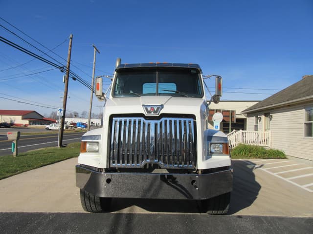 Image of Western Star 4800 equipment image 1