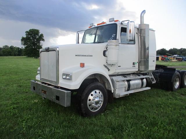 Image of Western Star 4900 equipment image 2