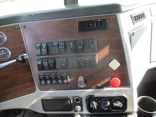 Image of Western Star 4900 equipment image 1