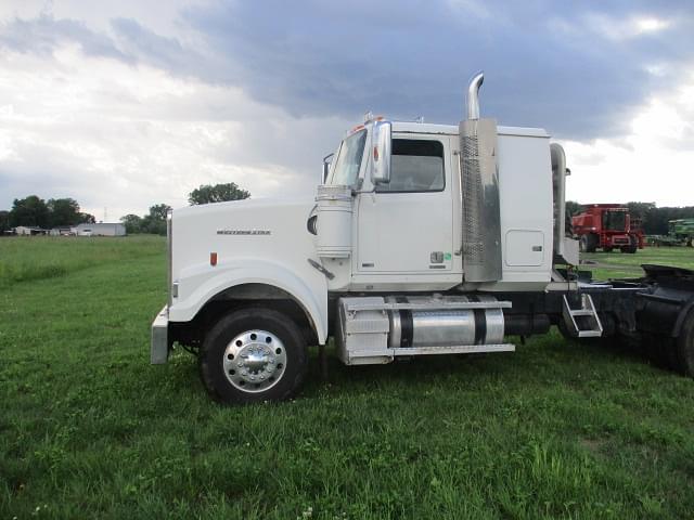 Image of Western Star 4900 equipment image 3