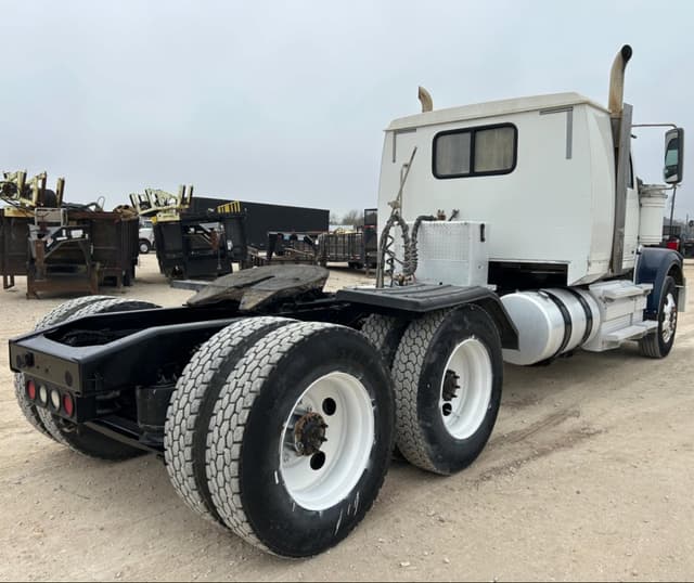 Image of Western Star 4900 equipment image 2