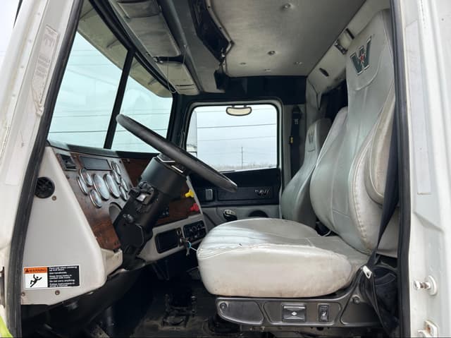 Image of Western Star 4900 equipment image 4