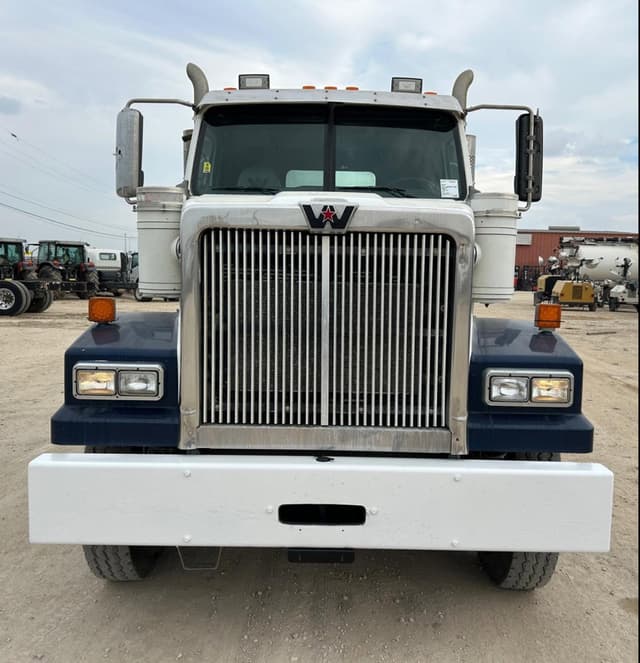 Image of Western Star 4900 equipment image 1