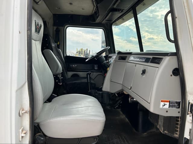 Image of Western Star 4900 equipment image 3