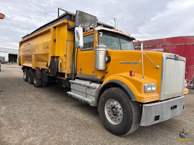 Image of Western Star 4900 equipment image 3