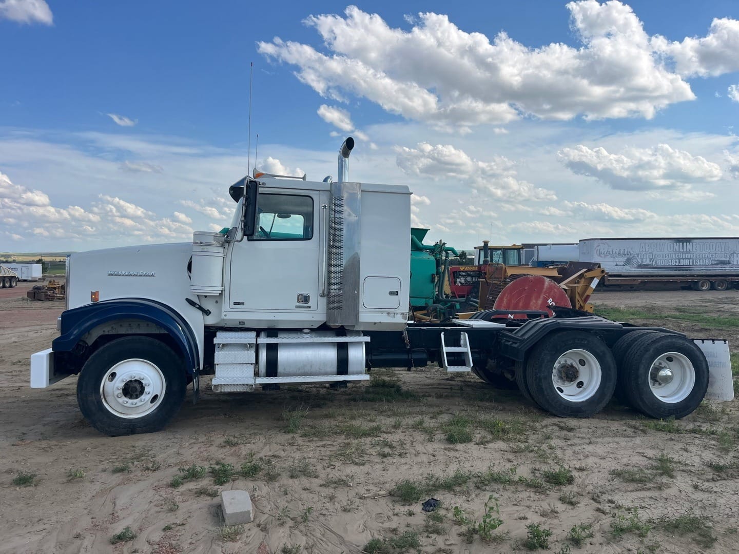2014 Western Star 4900 Equipment Image0