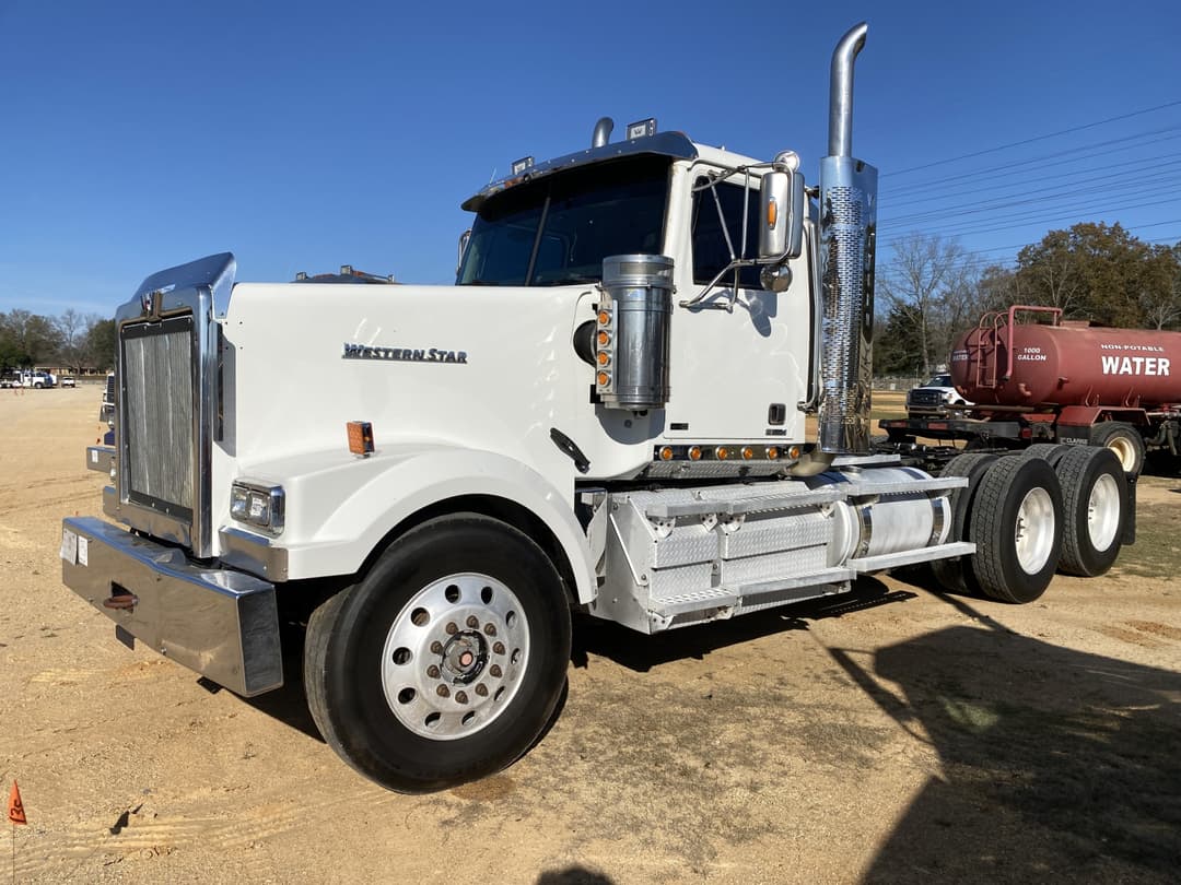 Image of Western Star 4900EX Primary image