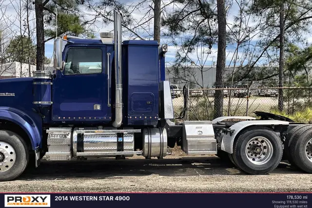 Image of Western Star 4900 equipment image 2
