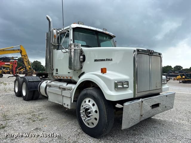 Image of Western Star 4900 equipment image 2