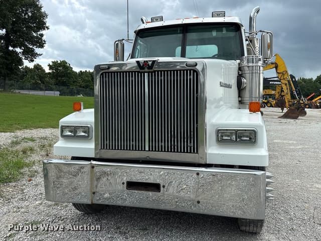 Image of Western Star 4900 equipment image 1