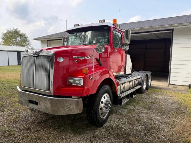 Image of Western Star 4900SB equipment image 2