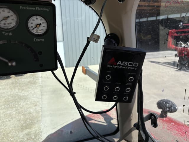 Image of White 9824 equipment image 3