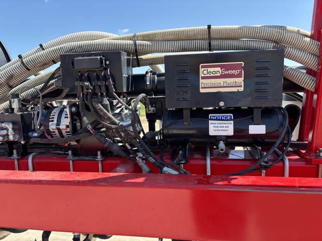 Image of White 9824 equipment image 2