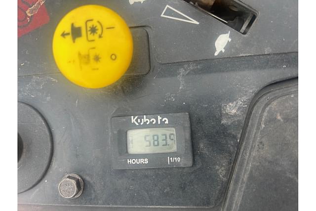 Image of Kubota Z724X equipment image 4