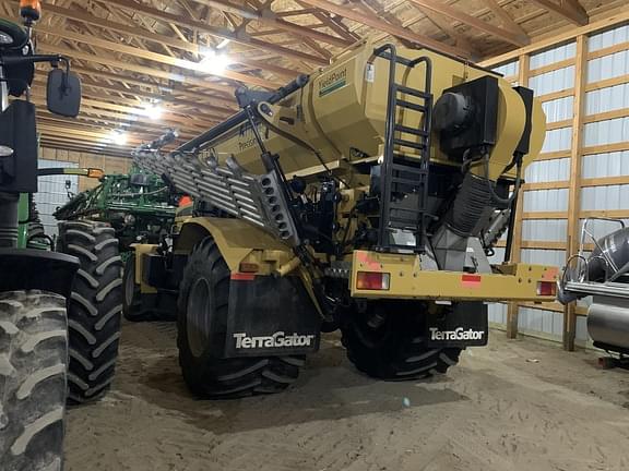 Image of Terra-Gator TG8400 equipment image 3