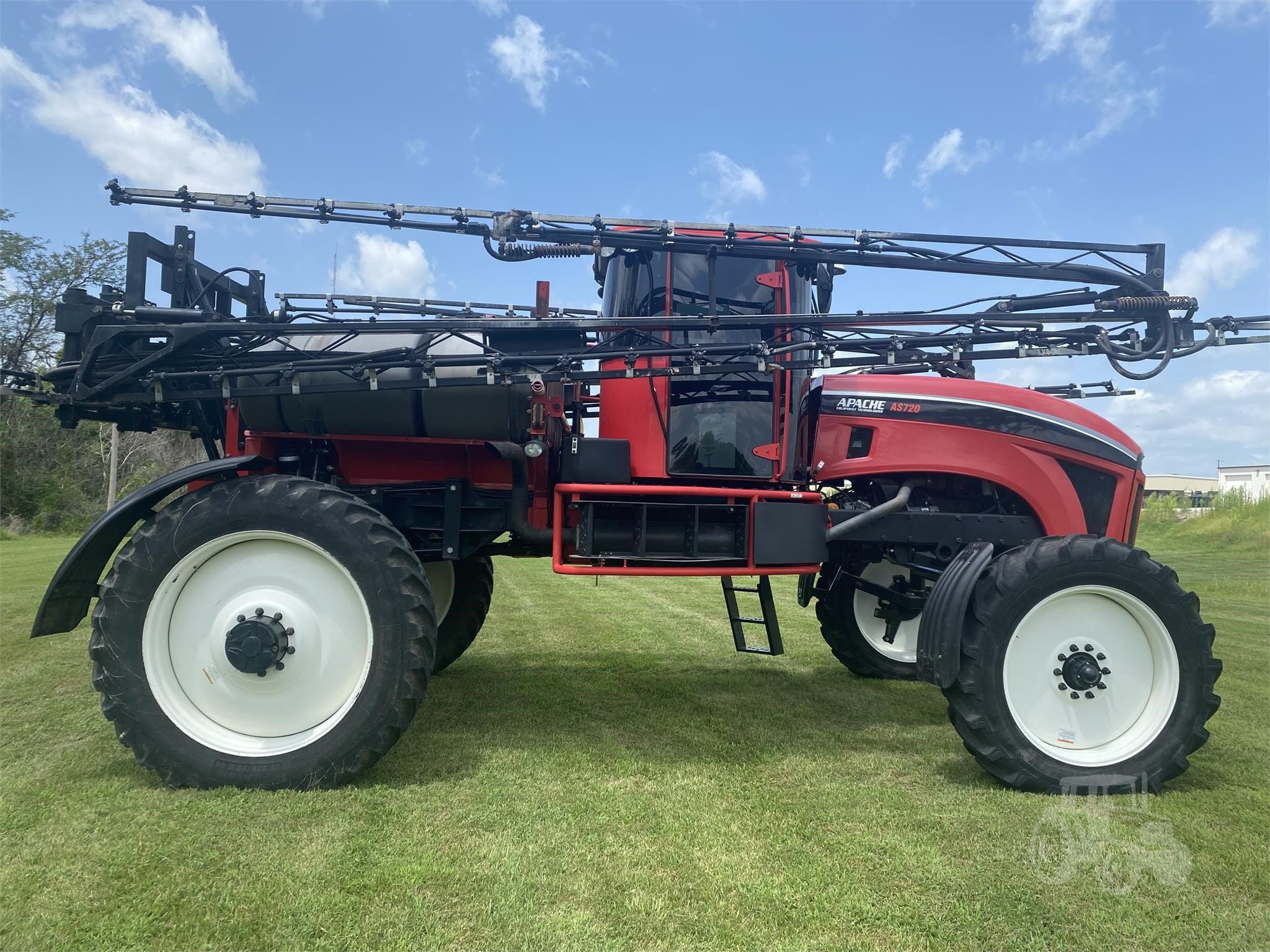 2015 Apache AS720 Equipment Image0