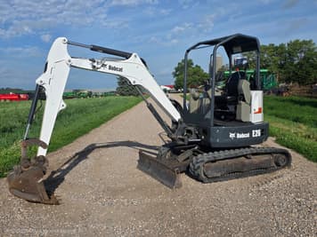 Main image Bobcat E26