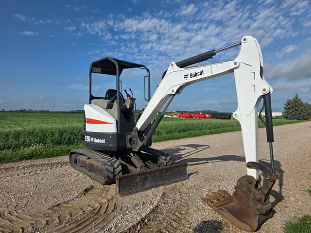 Image of Bobcat E26 equipment image 2