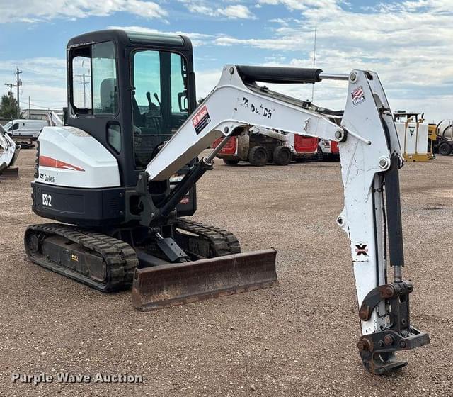 Image of Bobcat E32 equipment image 2