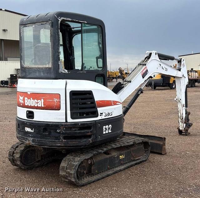 Image of Bobcat E32 equipment image 4