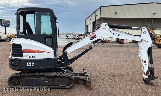 Image of Bobcat E32 equipment image 3