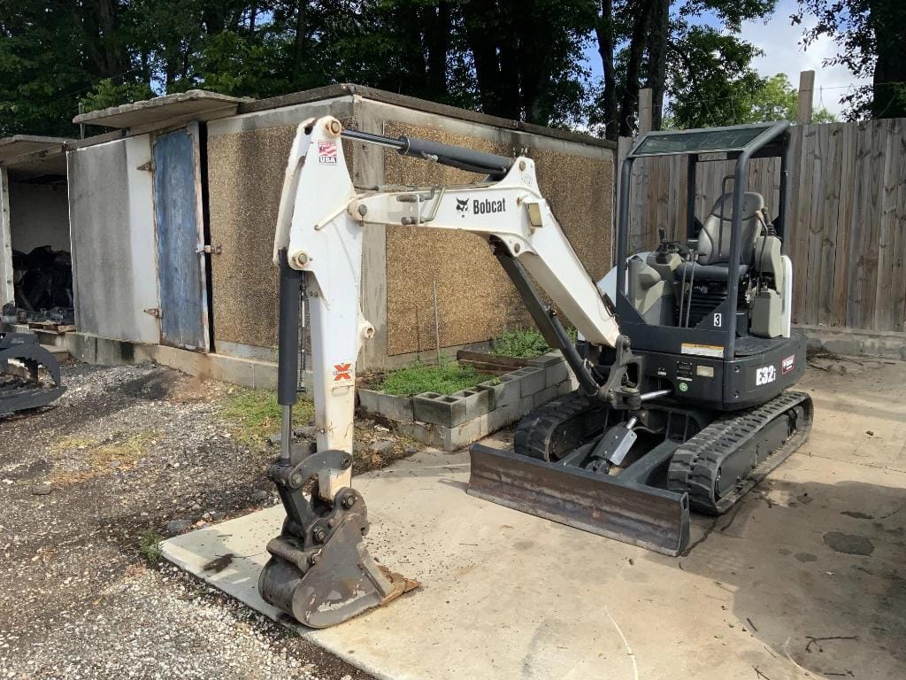 2015 Bobcat E32i Equipment Image0