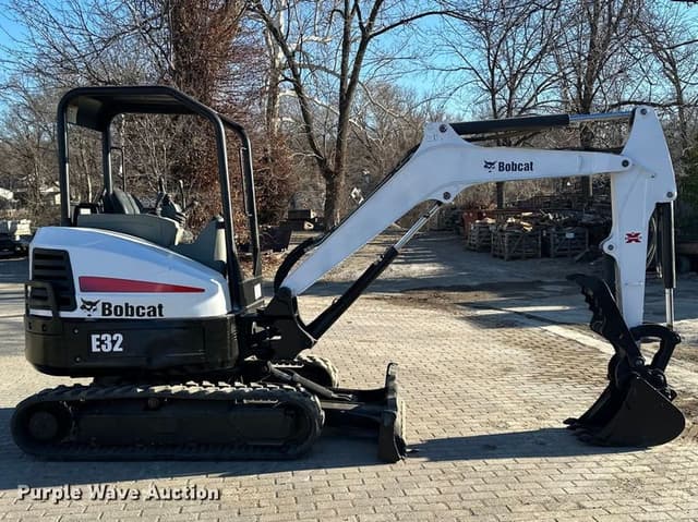 Image of Bobcat E32 equipment image 3