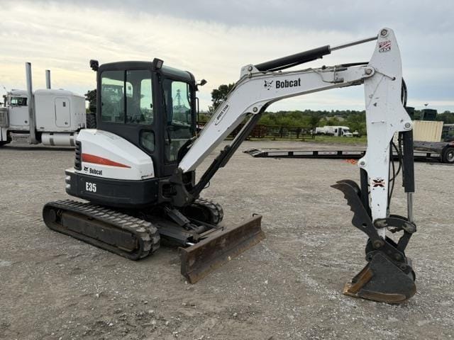 2015 Bobcat E35 Equipment Image0