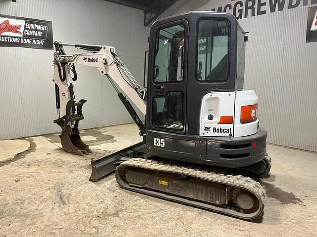 Image of Bobcat E35 equipment image 2