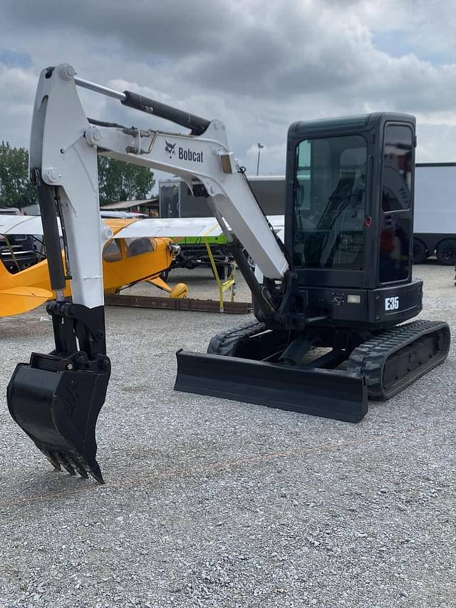Image of Bobcat E35 equipment image 3