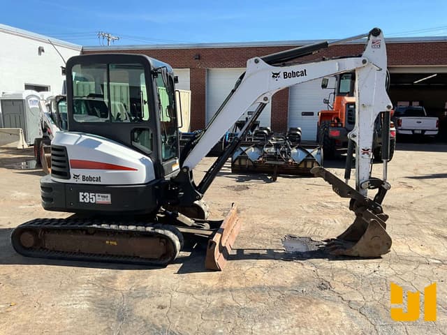 Image of Bobcat E35 equipment image 3