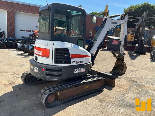 Image of Bobcat E35 equipment image 4