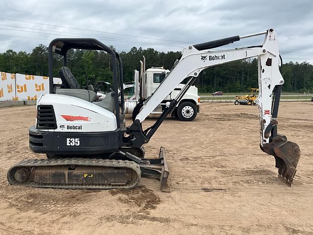 Image of Bobcat E35 equipment image 3